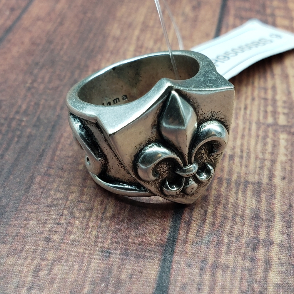 Stigma Fleur de Lis Shield Ring